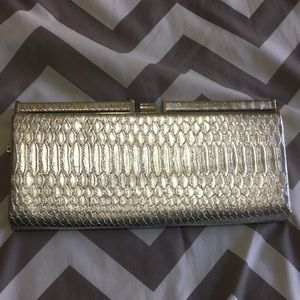 Gorgeous silver snakeskin print clutch